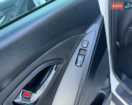 Хендай их35 2011 в Ровно на Automoto.ua Белый Хендай их35, объемом двигателя 2 л и пробегом 185 тыс. км за 13499 $, фото 15 на Automoto.ua