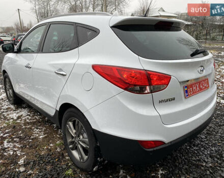 Белый Хендай их35, объемом двигателя 1.7 л и пробегом 258 тыс. км за 10900 $, фото 2 на Automoto.ua