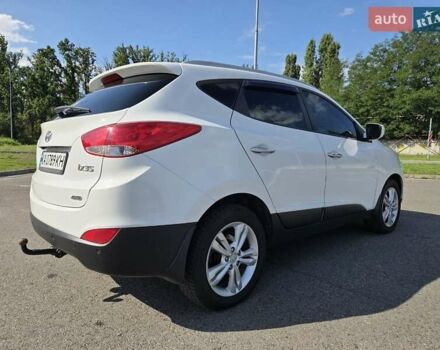 Белый Хендай их35, объемом двигателя 2 л и пробегом 180 тыс. км за 12200 $, фото 5 на Automoto.ua