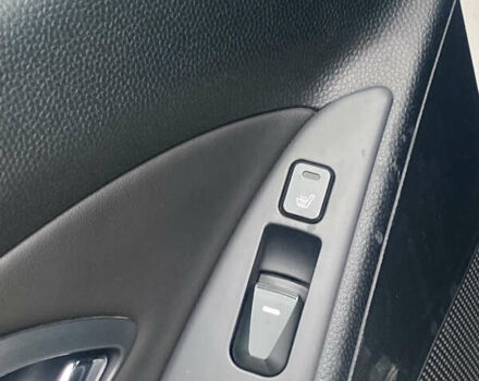 Белый Хендай их35, объемом двигателя 2 л и пробегом 145 тыс. км за 11500 $, фото 32 на Automoto.ua