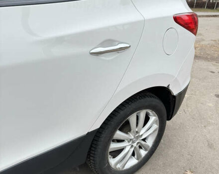 Белый Хендай их35, объемом двигателя 1.7 л и пробегом 255 тыс. км за 12200 $, фото 15 на Automoto.ua