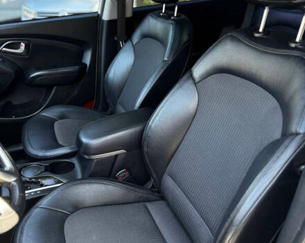 Белый Хендай их35, объемом двигателя 2 л и пробегом 101 тыс. км за 12900 $, фото 14 на Automoto.ua