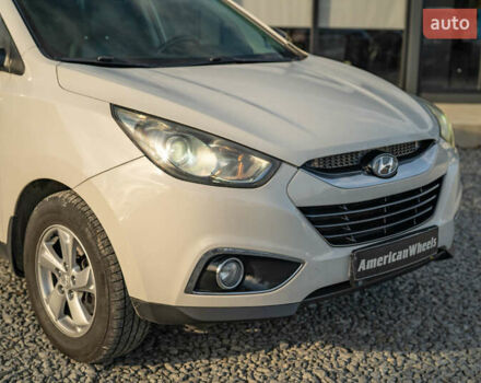 Белый Хендай их35, объемом двигателя 2 л и пробегом 300 тыс. км за 12900 $, фото 9 на Automoto.ua