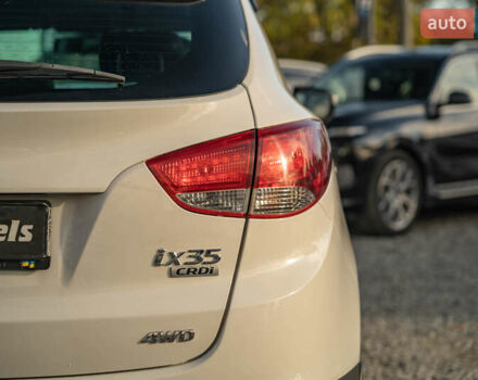 Белый Хендай их35, объемом двигателя 2 л и пробегом 300 тыс. км за 12900 $, фото 7 на Automoto.ua