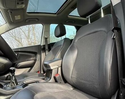 Белый Хендай их35, объемом двигателя 2 л и пробегом 235 тыс. км за 10999 $, фото 34 на Automoto.ua