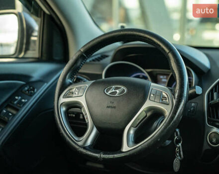 Белый Хендай их35, объемом двигателя 2 л и пробегом 300 тыс. км за 12900 $, фото 19 на Automoto.ua