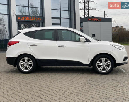 Белый Хендай их35, объемом двигателя 2 л и пробегом 145 тыс. км за 11500 $, фото 8 на Automoto.ua