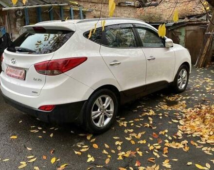Белый Хендай их35, объемом двигателя 2 л и пробегом 37 тыс. км за 17000 $, фото 4 на Automoto.ua