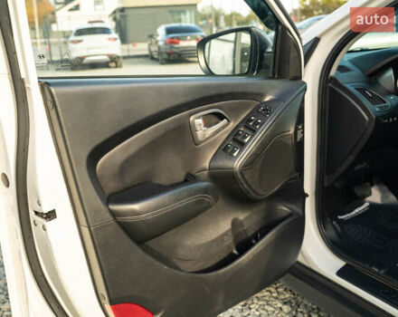 Белый Хендай их35, объемом двигателя 2 л и пробегом 300 тыс. км за 12900 $, фото 33 на Automoto.ua