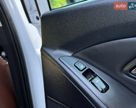 Хендай их35 2011 в Межгорье на Automoto.ua Белый Хендай их35, объемом двигателя 2 л и пробегом 235 тыс. км за 11100 $, фото 33 на Automoto.ua