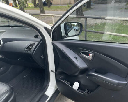 Белый Хендай их35, объемом двигателя 2 л и пробегом 101 тыс. км за 12900 $, фото 19 на Automoto.ua