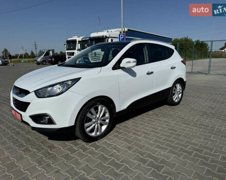 Белый Хендай их35, объемом двигателя 2 л и пробегом 171 тыс. км за 15499 $, фото 3 на Automoto.ua