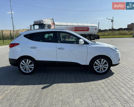 Белый Хендай их35, объемом двигателя 2 л и пробегом 171 тыс. км за 15499 $, фото 11 на Automoto.ua