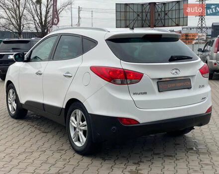 Белый Хендай их35, объемом двигателя 2 л и пробегом 145 тыс. км за 11500 $, фото 5 на Automoto.ua