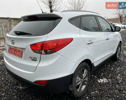 Белый Хендай их35, объемом двигателя 1.7 л и пробегом 258 тыс. км за 10900 $, фото 4 на Automoto.ua