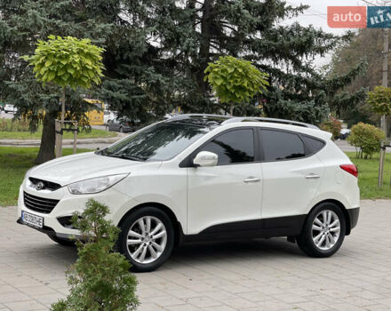 Белый Хендай их35, объемом двигателя 2.4 л и пробегом 118 тыс. км за 12900 $, фото 2 на Automoto.ua