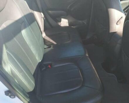 Білий Хендай іх35, об'ємом двигуна 2 л та пробігом 196 тис. км за 12000 $, фото 6 на Automoto.ua