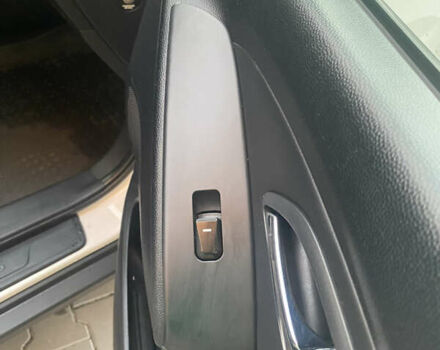 Белый Хендай их35, объемом двигателя 1.7 л и пробегом 255 тыс. км за 12200 $, фото 8 на Automoto.ua