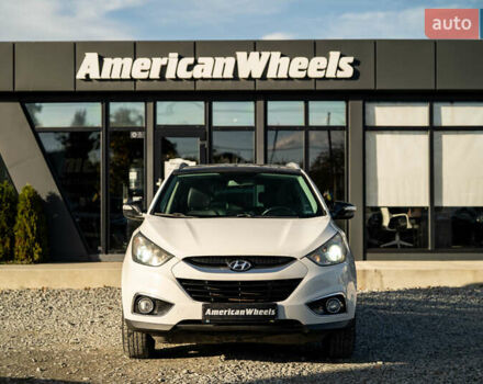 Белый Хендай их35, объемом двигателя 2 л и пробегом 300 тыс. км за 12900 $, фото 1 на Automoto.ua