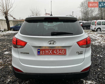 Белый Хендай их35, объемом двигателя 1.7 л и пробегом 258 тыс. км за 10900 $, фото 3 на Automoto.ua