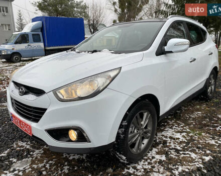 Белый Хендай их35, объемом двигателя 1.7 л и пробегом 258 тыс. км за 10900 $, фото 8 на Automoto.ua