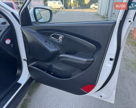 Хендай их35 2011 в Ровно на Automoto.ua Белый Хендай их35, объемом двигателя 2 л и пробегом 185 тыс. км за 13499 $, фото 32 на Automoto.ua