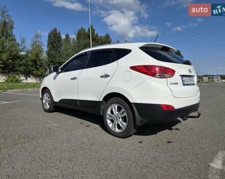 Белый Хендай их35, объемом двигателя 2 л и пробегом 180 тыс. км за 12200 $, фото 7 на Automoto.ua