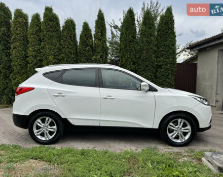 Білий Хендай іх35, об'ємом двигуна 2 л та пробігом 178 тис. км за 13500 $, фото 2 на Automoto.ua
