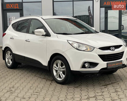 Белый Хендай их35, объемом двигателя 2 л и пробегом 145 тыс. км за 11500 $, фото 1 на Automoto.ua