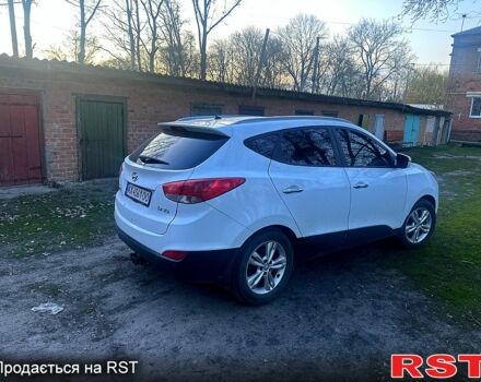 Белый Хендай их35, объемом двигателя 2 л и пробегом 208 тыс. км за 11500 $, фото 2 на Automoto.ua