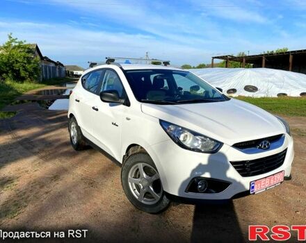 Белый Хендай их35, объемом двигателя 1.7 л и пробегом 217 тыс. км за 11500 $, фото 3 на Automoto.ua