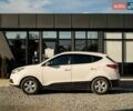 Белый Хендай их35, объемом двигателя 2 л и пробегом 300 тыс. км за 11500 $, фото 1 на Automoto.ua