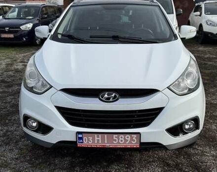 Белый Хендай их35, объемом двигателя 2 л и пробегом 235 тыс. км за 10999 $, фото 1 на Automoto.ua