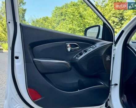 Хендай их35 2011 в Межгорье на Automoto.ua Белый Хендай их35, объемом двигателя 2 л и пробегом 235 тыс. км за 11100 $, фото 50 на Automoto.ua