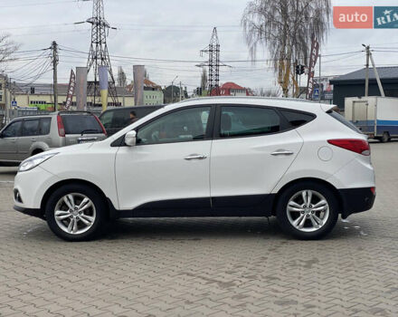 Белый Хендай их35, объемом двигателя 2 л и пробегом 145 тыс. км за 11500 $, фото 4 на Automoto.ua