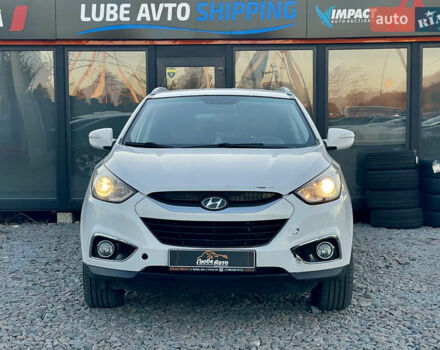 Белый Хендай их35, объемом двигателя 2 л и пробегом 179 тыс. км за 9300 $, фото 1 на Automoto.ua