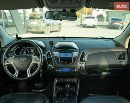 Белый Хендай их35, объемом двигателя 2 л и пробегом 300 тыс. км за 12900 $, фото 18 на Automoto.ua