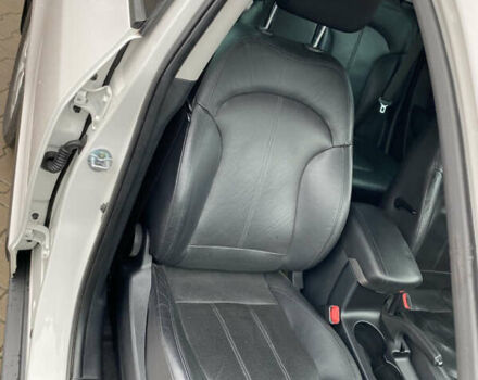 Хендай их35 2011 в Киеве на Automoto.ua Белый Хендай их35, объемом двигателя 2 л и пробегом 145 тыс. км за 11500 $, фото 21 на Automoto.ua