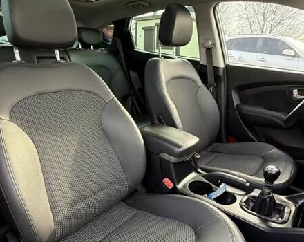 Белый Хендай их35, объемом двигателя 2 л и пробегом 235 тыс. км за 10999 $, фото 43 на Automoto.ua