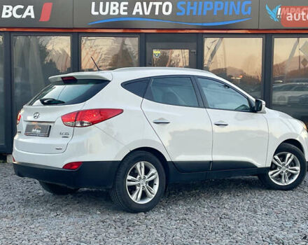 Белый Хендай их35, объемом двигателя 2 л и пробегом 179 тыс. км за 9300 $, фото 5 на Automoto.ua