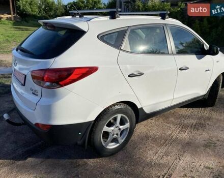 Белый Хендай их35, объемом двигателя 1.7 л и пробегом 215 тыс. км за 11300 $, фото 5 на Automoto.ua