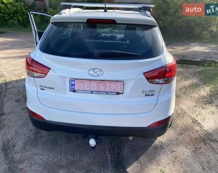 Белый Хендай их35, объемом двигателя 1.7 л и пробегом 215 тыс. км за 11300 $, фото 4 на Automoto.ua