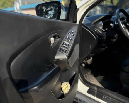 Белый Хендай их35, объемом двигателя 2 л и пробегом 101 тыс. км за 12900 $, фото 15 на Automoto.ua