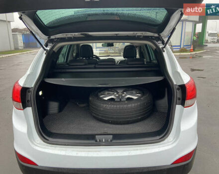 Білий Хендай іх35, об'ємом двигуна 2 л та пробігом 182 тис. км за 11999 $, фото 10 на Automoto.ua