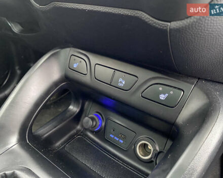 Белый Хендай их35, объемом двигателя 1.7 л и пробегом 258 тыс. км за 10900 $, фото 13 на Automoto.ua