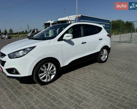 Белый Хендай их35, объемом двигателя 2 л и пробегом 171 тыс. км за 15499 $, фото 4 на Automoto.ua