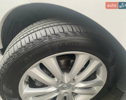 Белый Хендай их35, объемом двигателя 1.7 л и пробегом 255 тыс. км за 12200 $, фото 13 на Automoto.ua