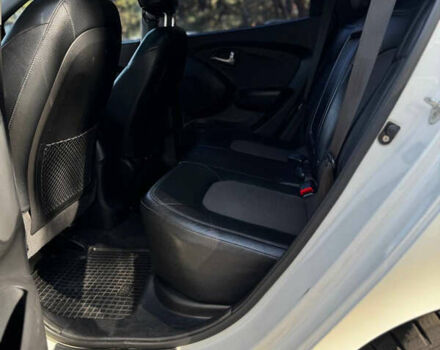 Белый Хендай их35, объемом двигателя 2 л и пробегом 101 тыс. км за 12900 $, фото 16 на Automoto.ua