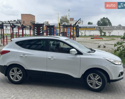 Белый Хендай их35, объемом двигателя 2 л и пробегом 193 тыс. км за 10550 $, фото 59 на Automoto.ua