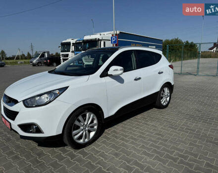 Белый Хендай их35, объемом двигателя 2 л и пробегом 171 тыс. км за 15499 $, фото 5 на Automoto.ua